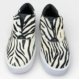 Clarks Black and White Zebra Pattern Sneakers women’s size 6.5